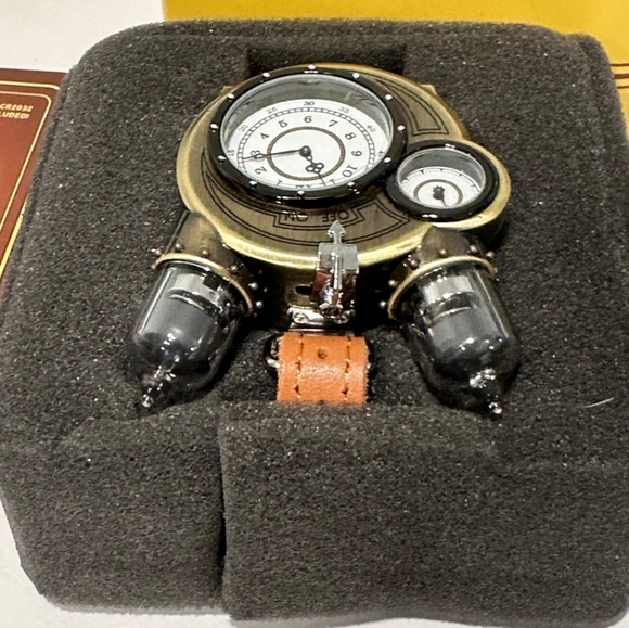 Thinkgeek TESLA WATCH Steampunk Leather band with key - Picture 2 of 3